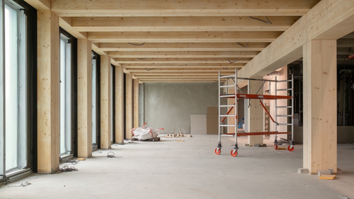 Intérieur en ossature bois en cours de construction — suivi de travaux